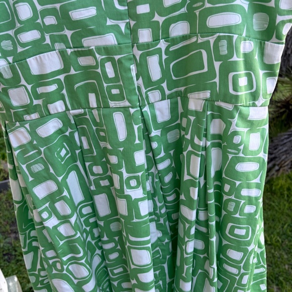 ✨ Calvin Klein Green & White Geometric Fit-and-Flare Dress – Size Medium - Picture 12 of 13